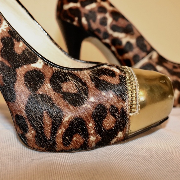 Michael Kors Brown Gold Leopard Print Pumps - Picture 5 of 8